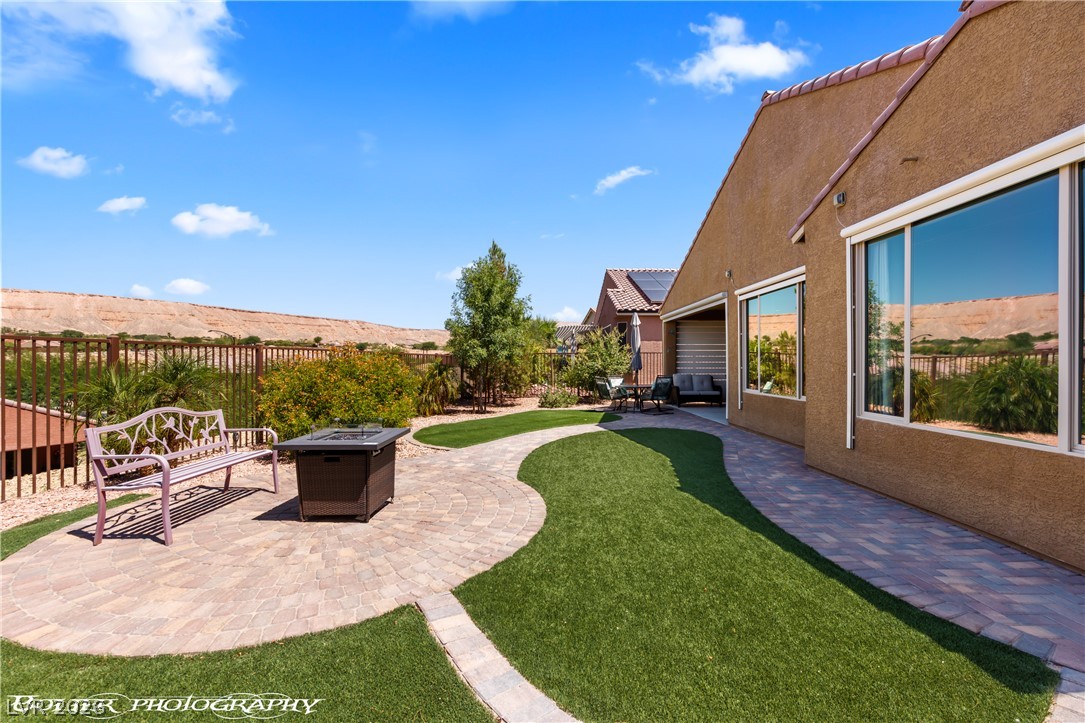 957 Emerald Pool Bluff