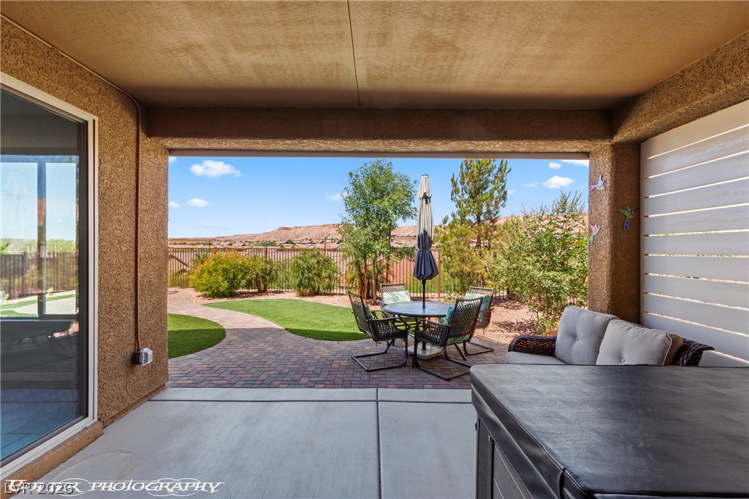 957 Emerald Pool Bluff