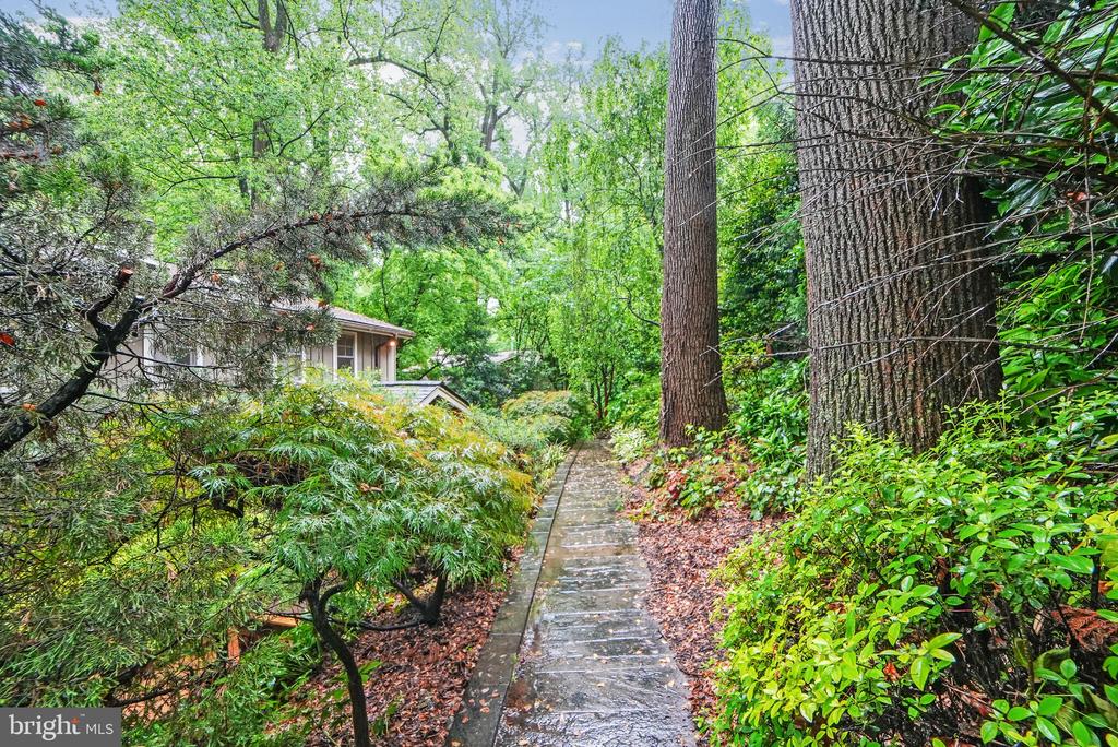 9500 WOODSTOCK COURT