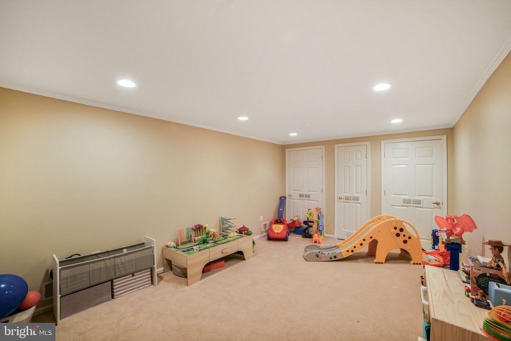 9500 WOODSTOCK COURT