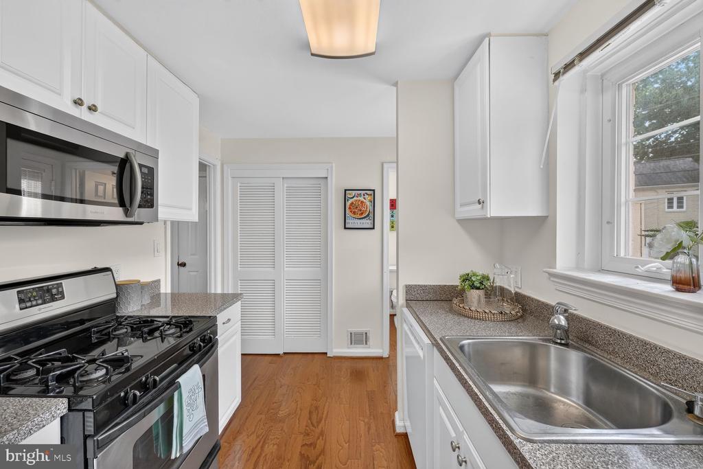 9862 HOLLOW GLEN PLACE Unit: 2532-A
