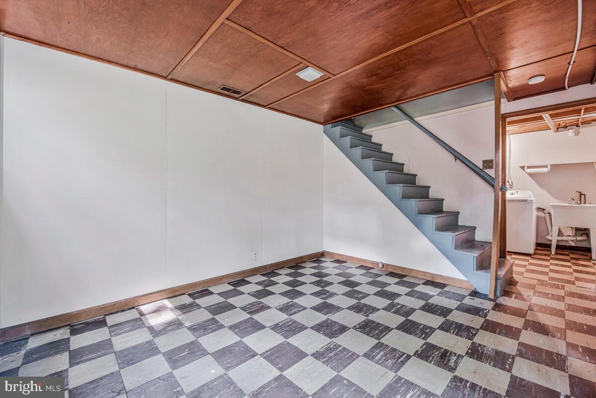 3802 CRYSTAL LANE
