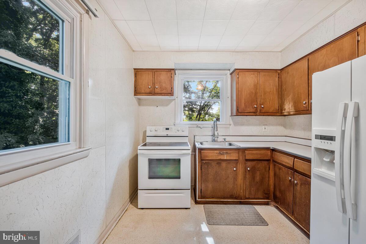 3802 CRYSTAL LANE