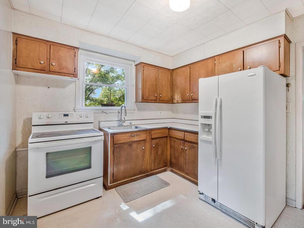 3802 CRYSTAL LANE