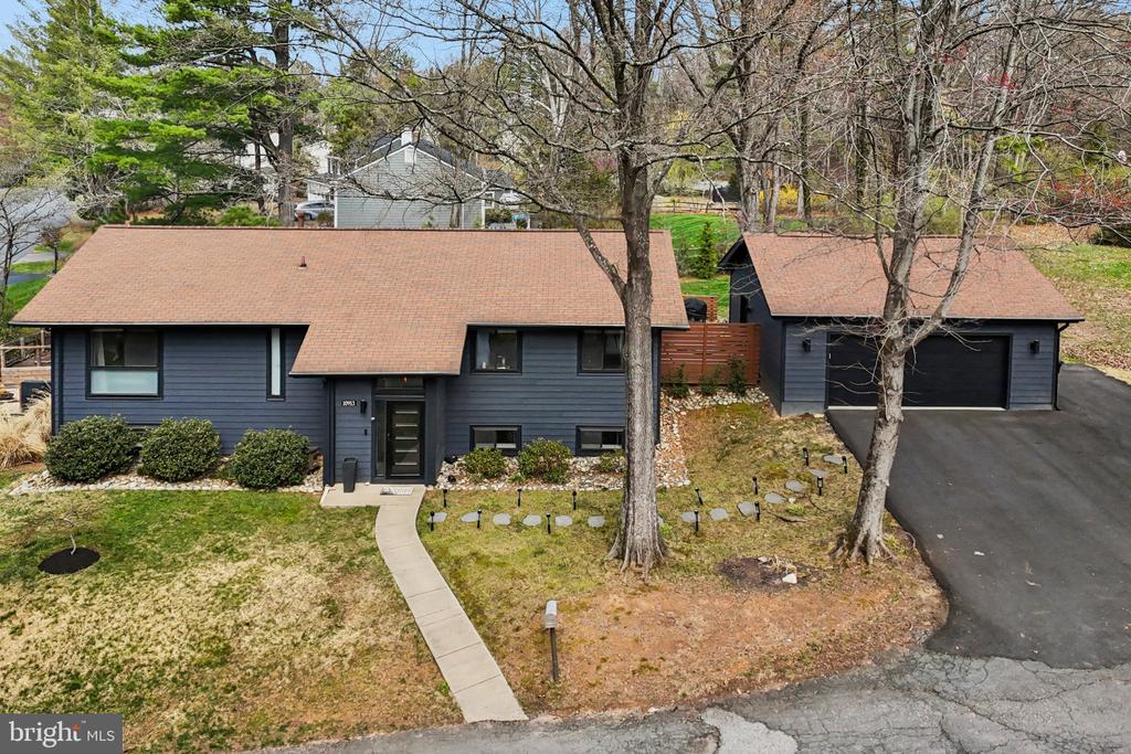 10913 HOWLAND DRIVE