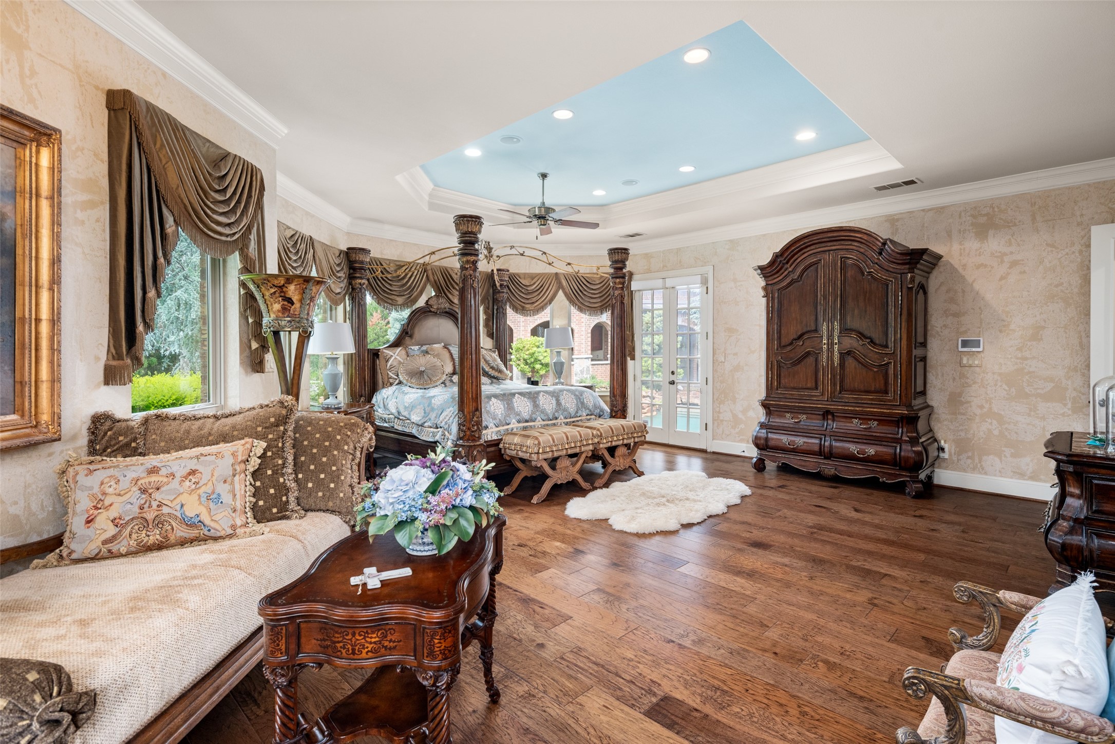 2001 Creekridge Drive