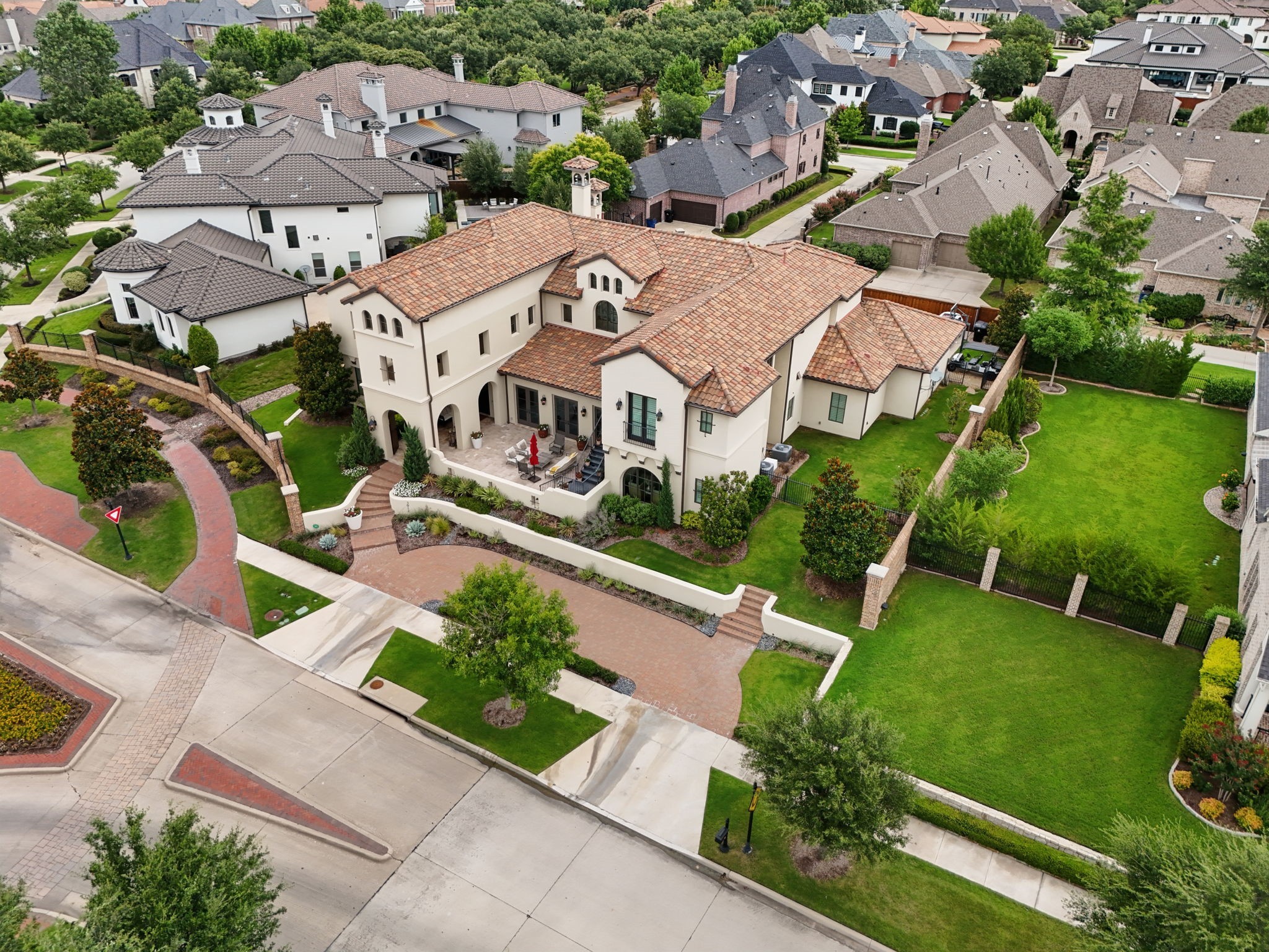 3912 Broadmoor Way