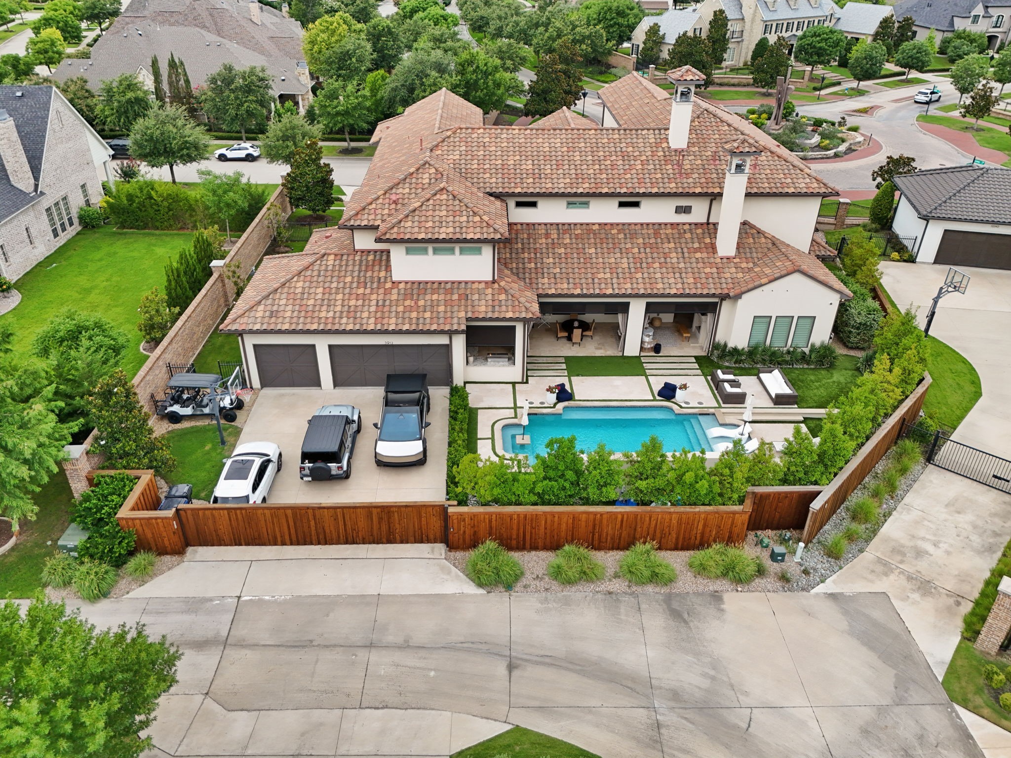 3912 Broadmoor Way