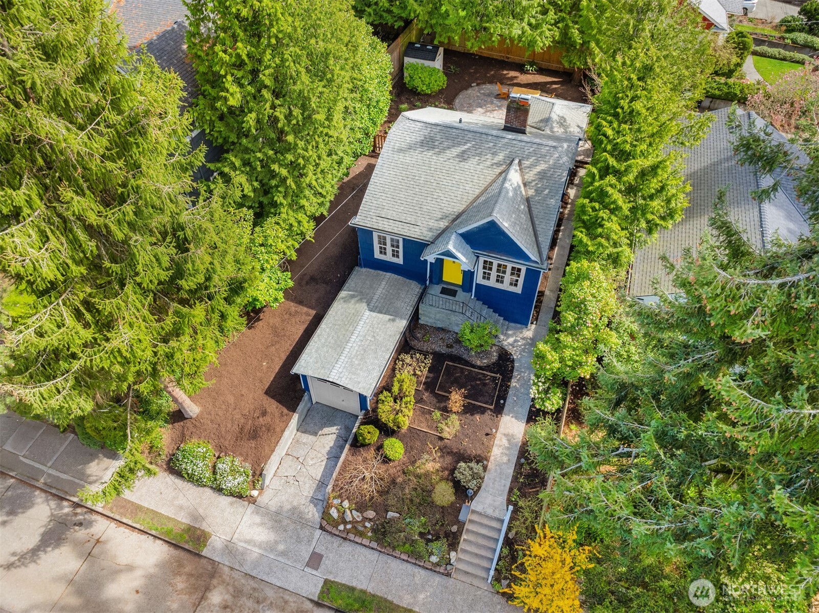 8806 12th Avenue NE