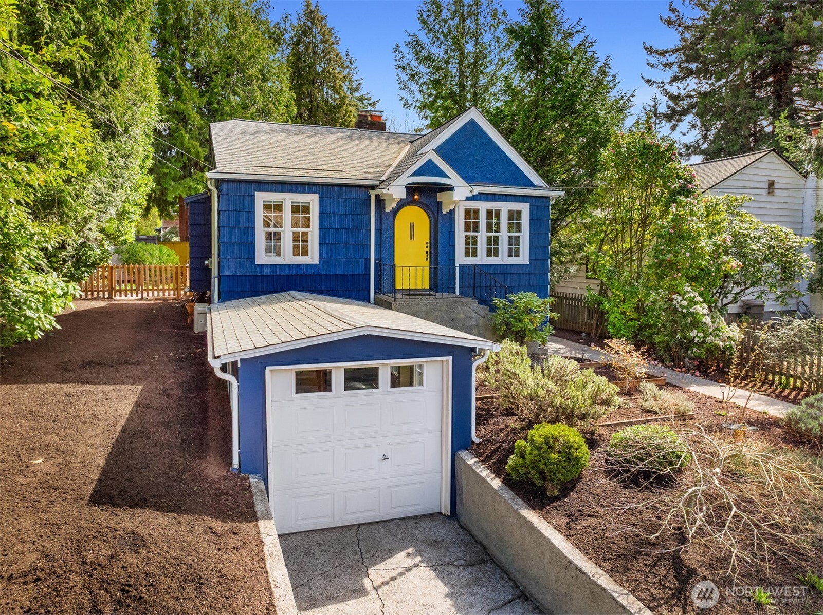 8806 12th Avenue NE