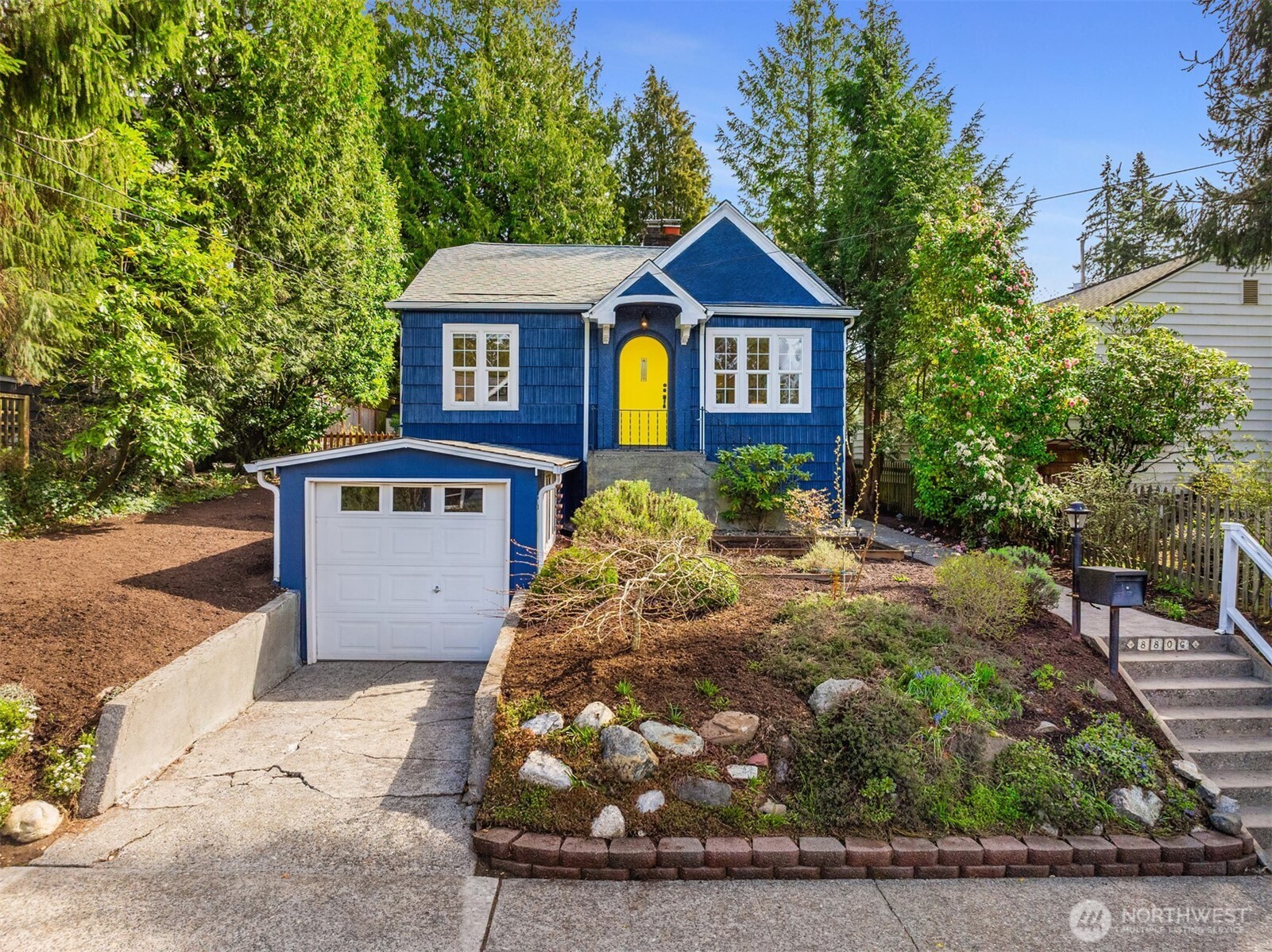 8806 12th Avenue NE