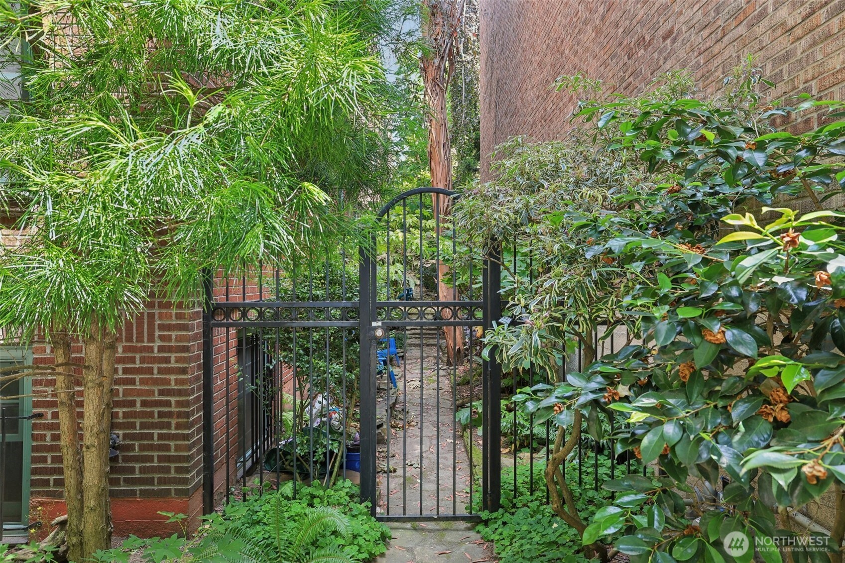 408 Bellevue Avenue E Unit: 206