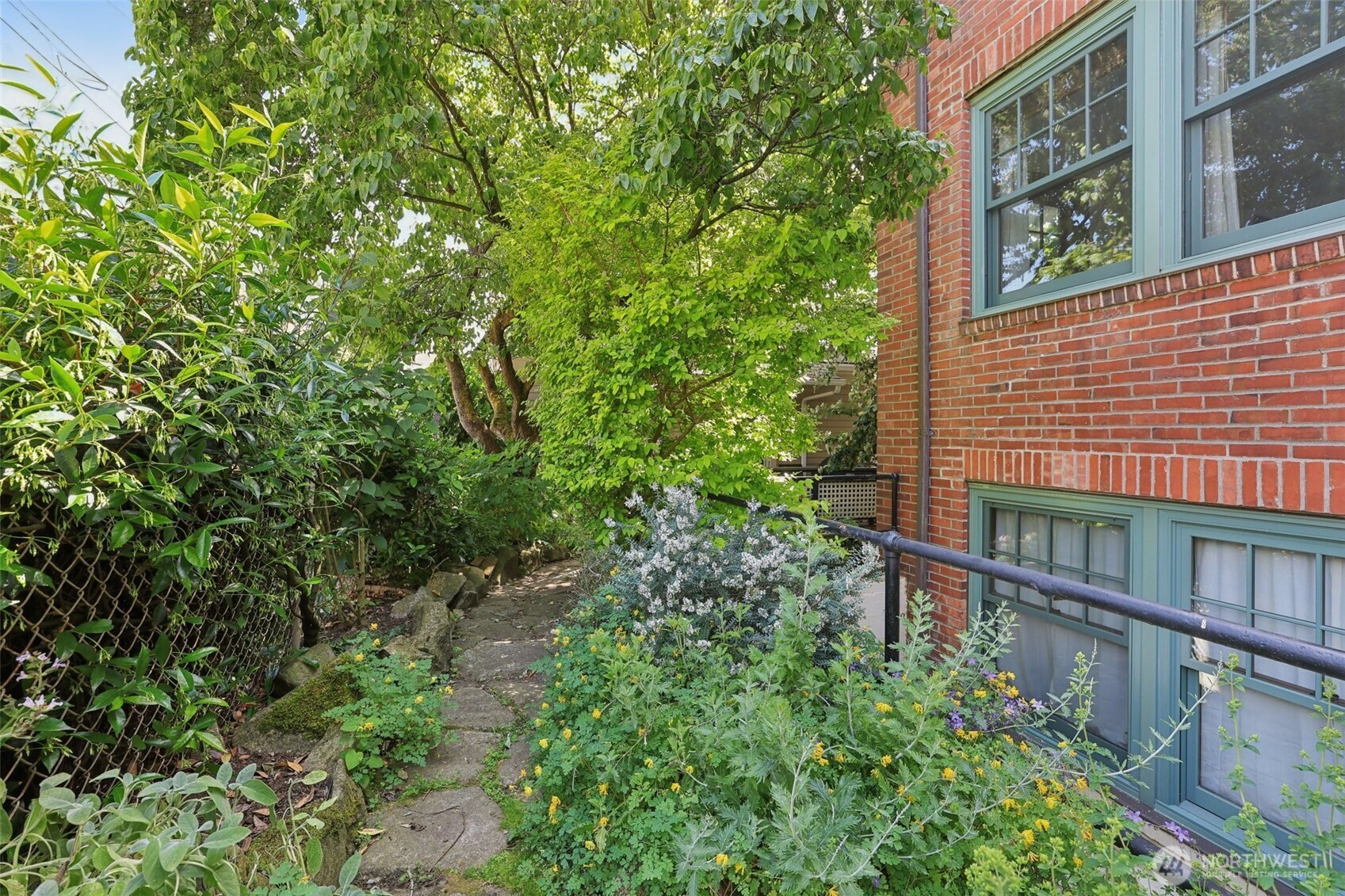 408 Bellevue Avenue E Unit: 206