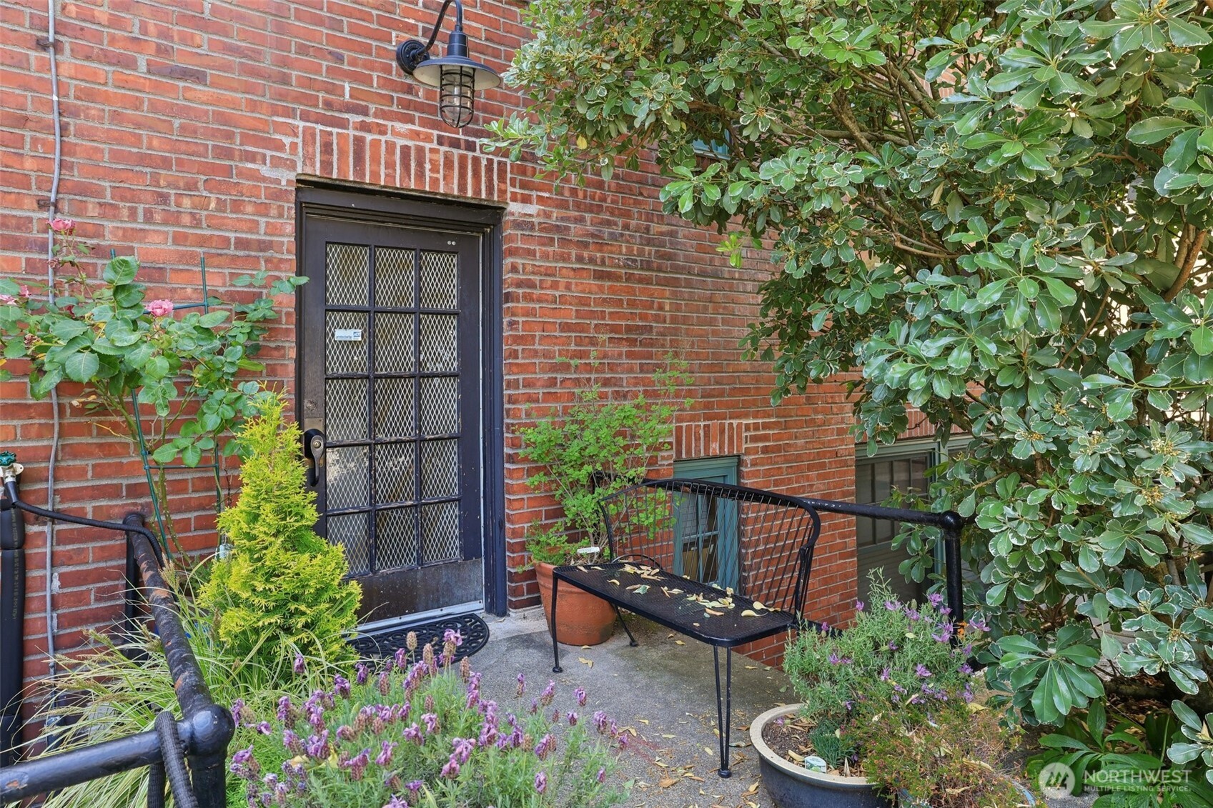 408 Bellevue Avenue E Unit: 206