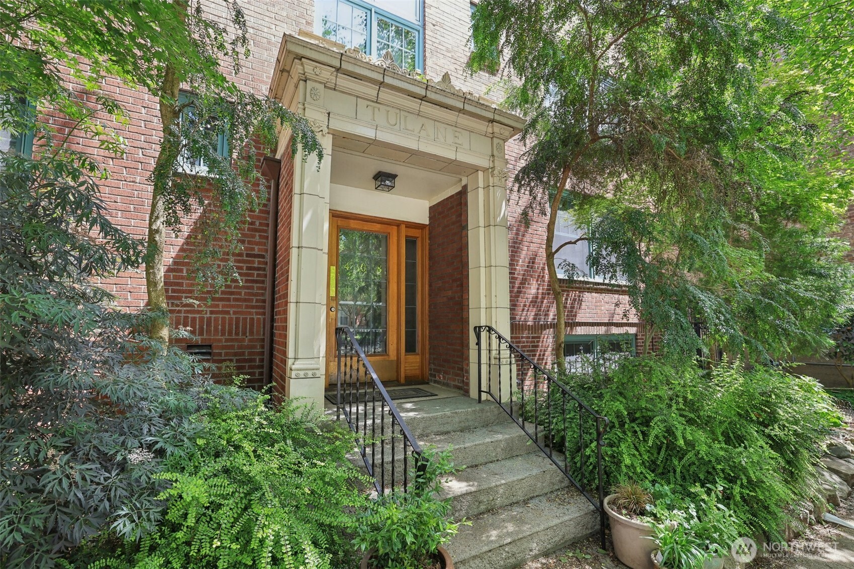 408 Bellevue Avenue E Unit: 206