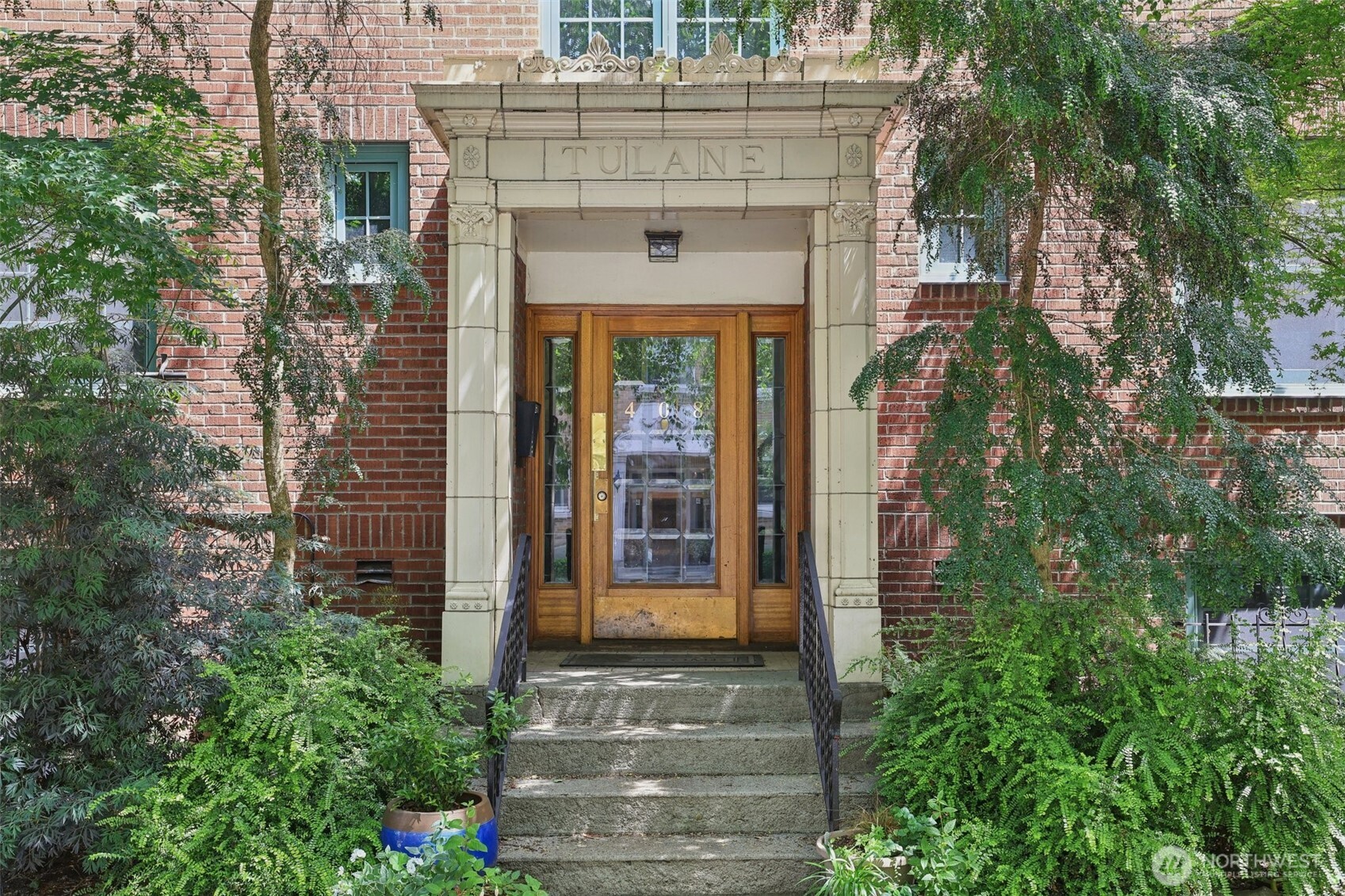408 Bellevue Avenue E Unit: 206