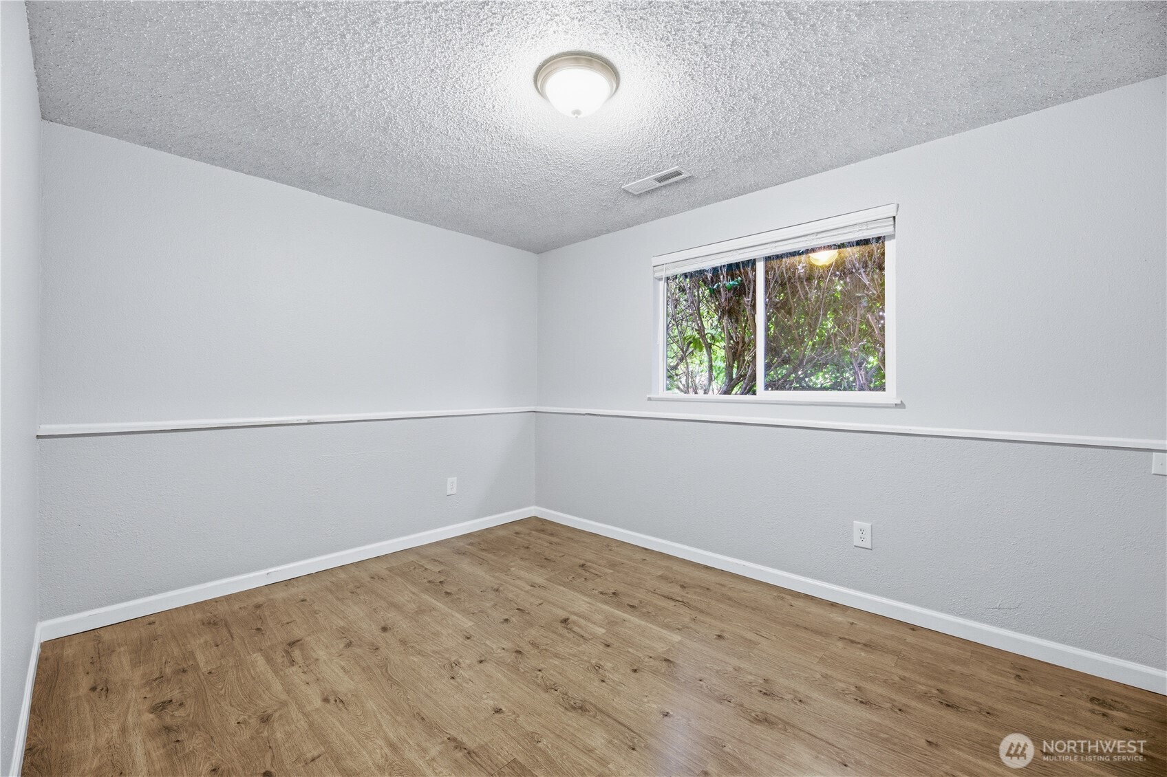 5715 N 46th
