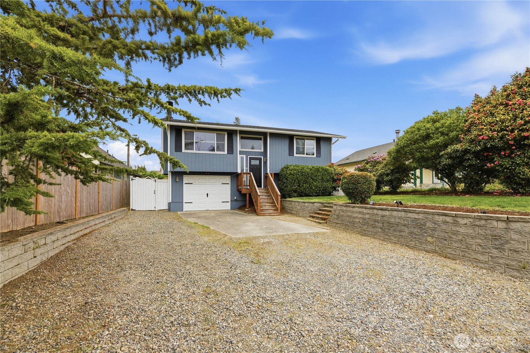 5715 N 46th