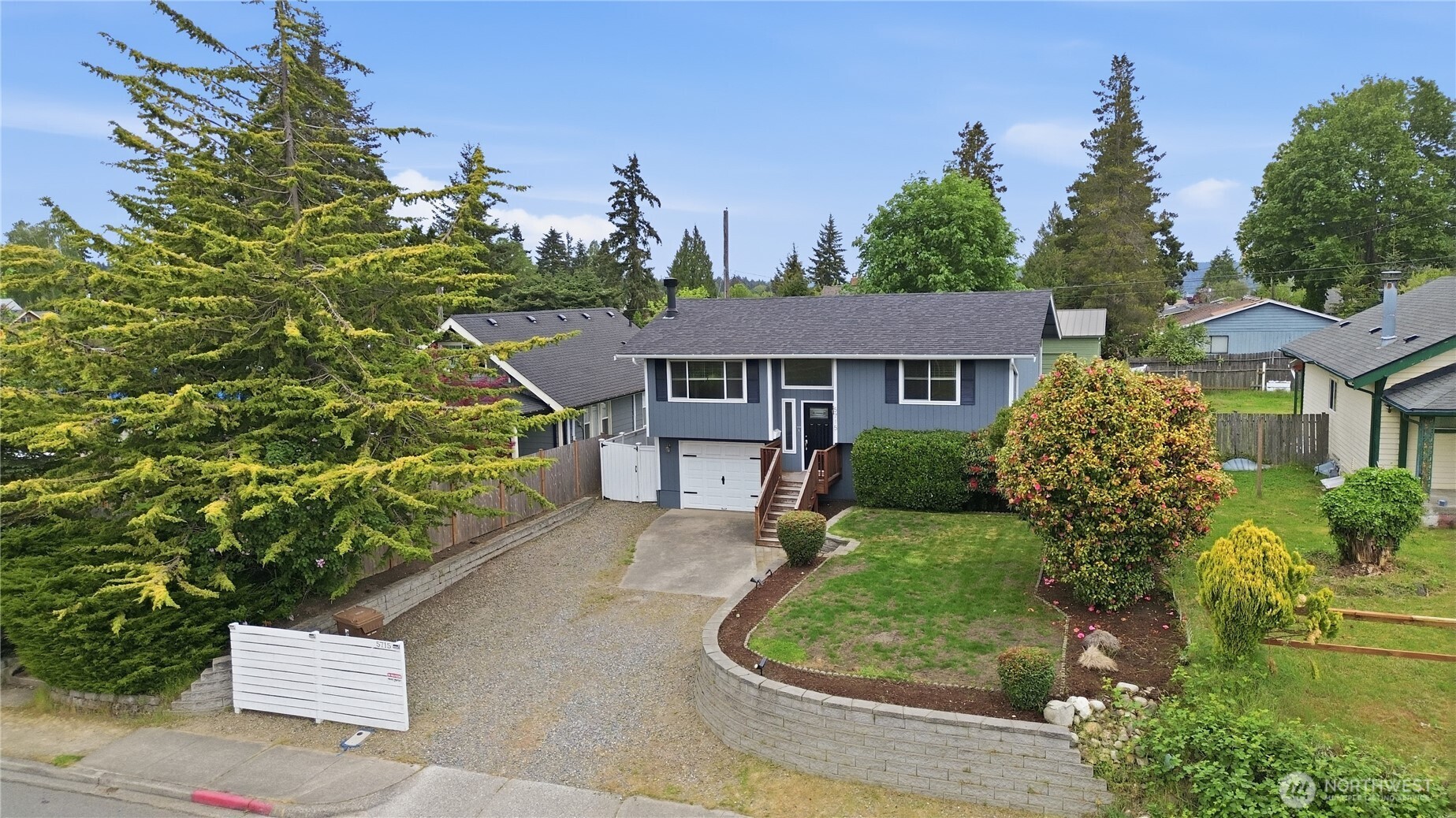 5715 N 46th