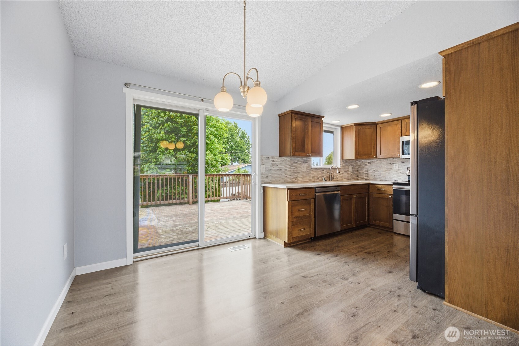 5715 N 46th