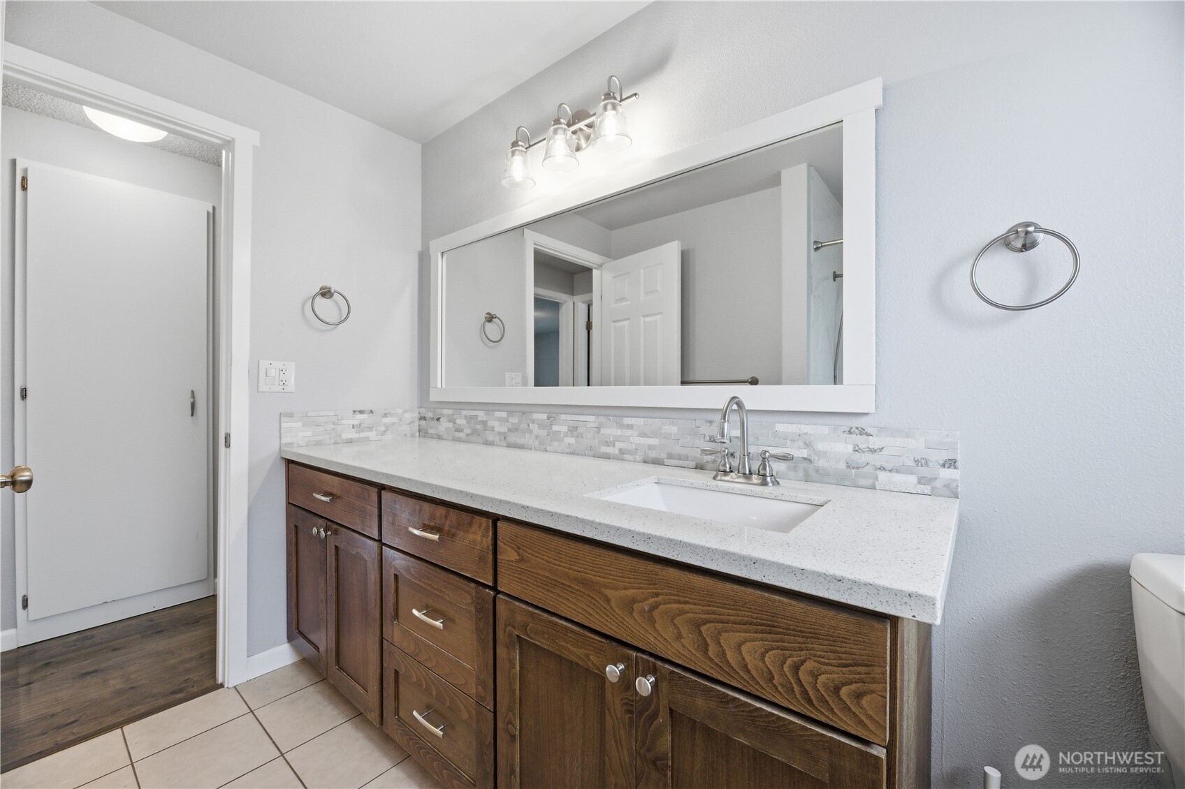 5715 N 46th