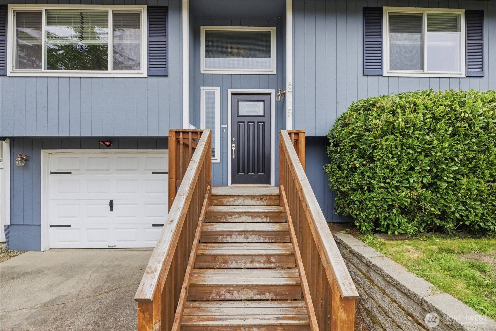 5715 N 46th