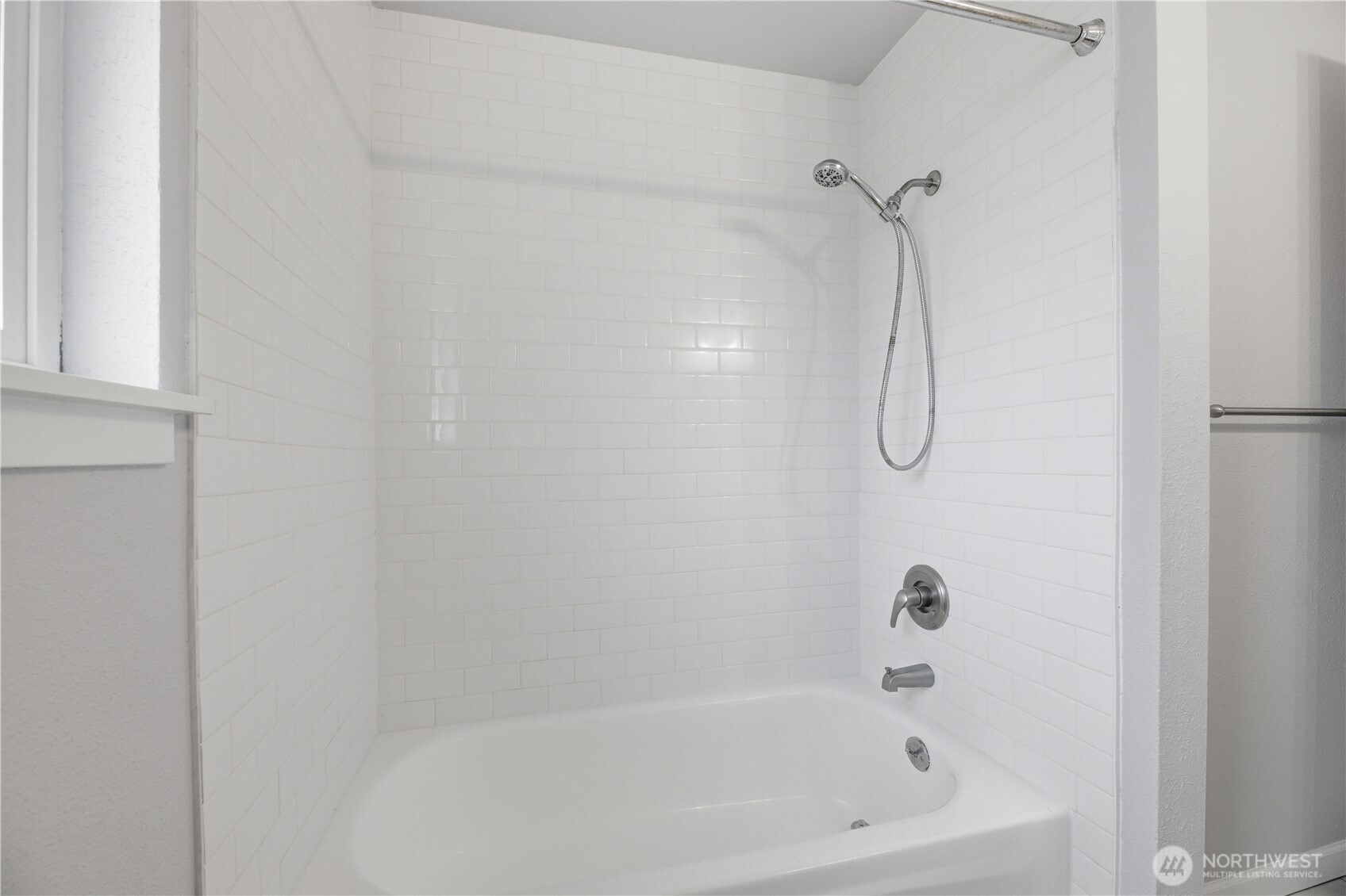 5715 N 46th