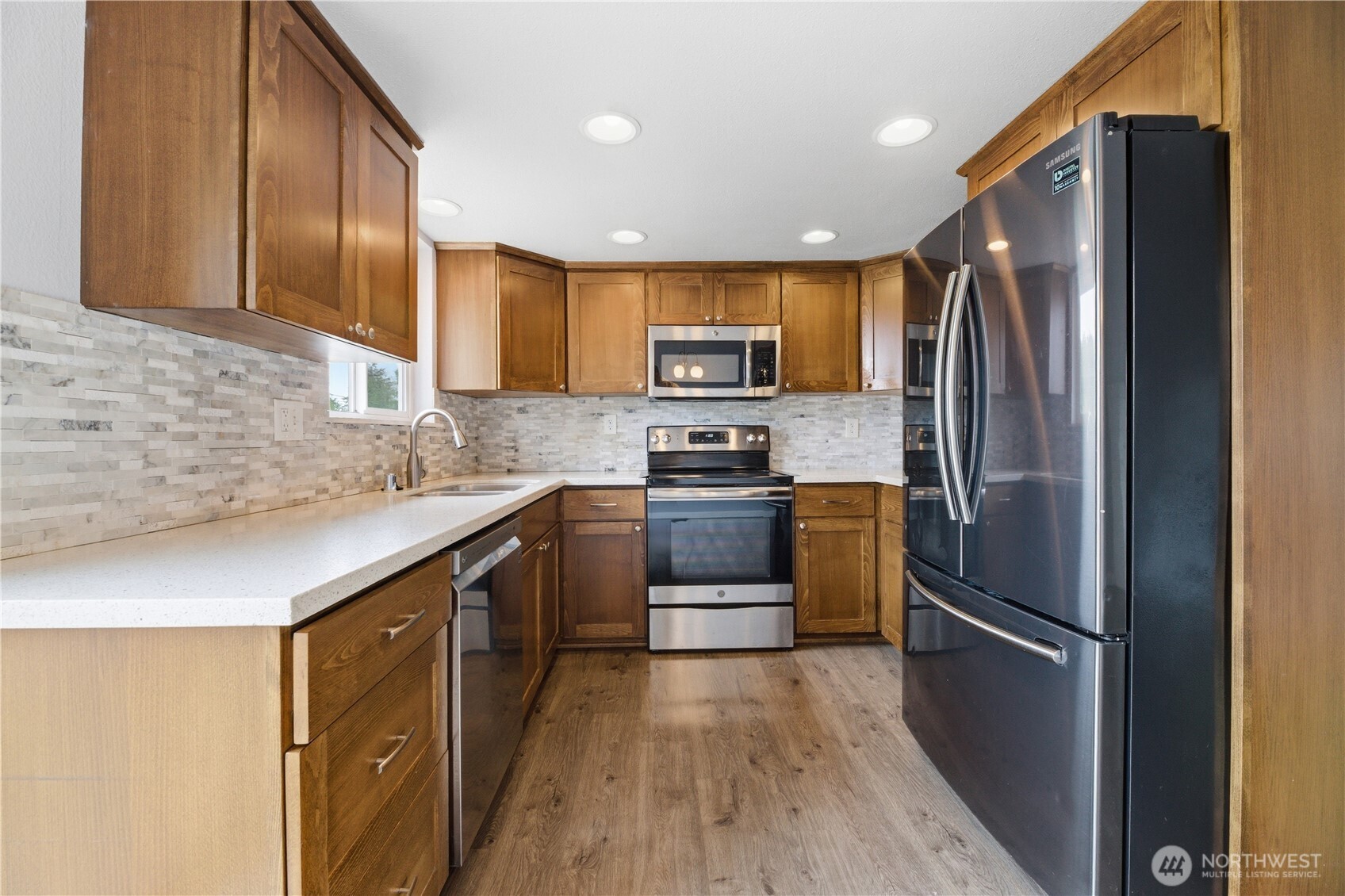 5715 N 46th