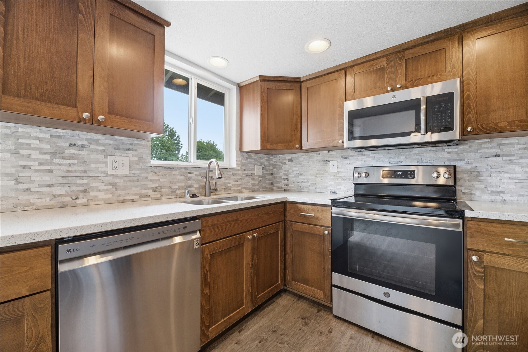 5715 N 46th