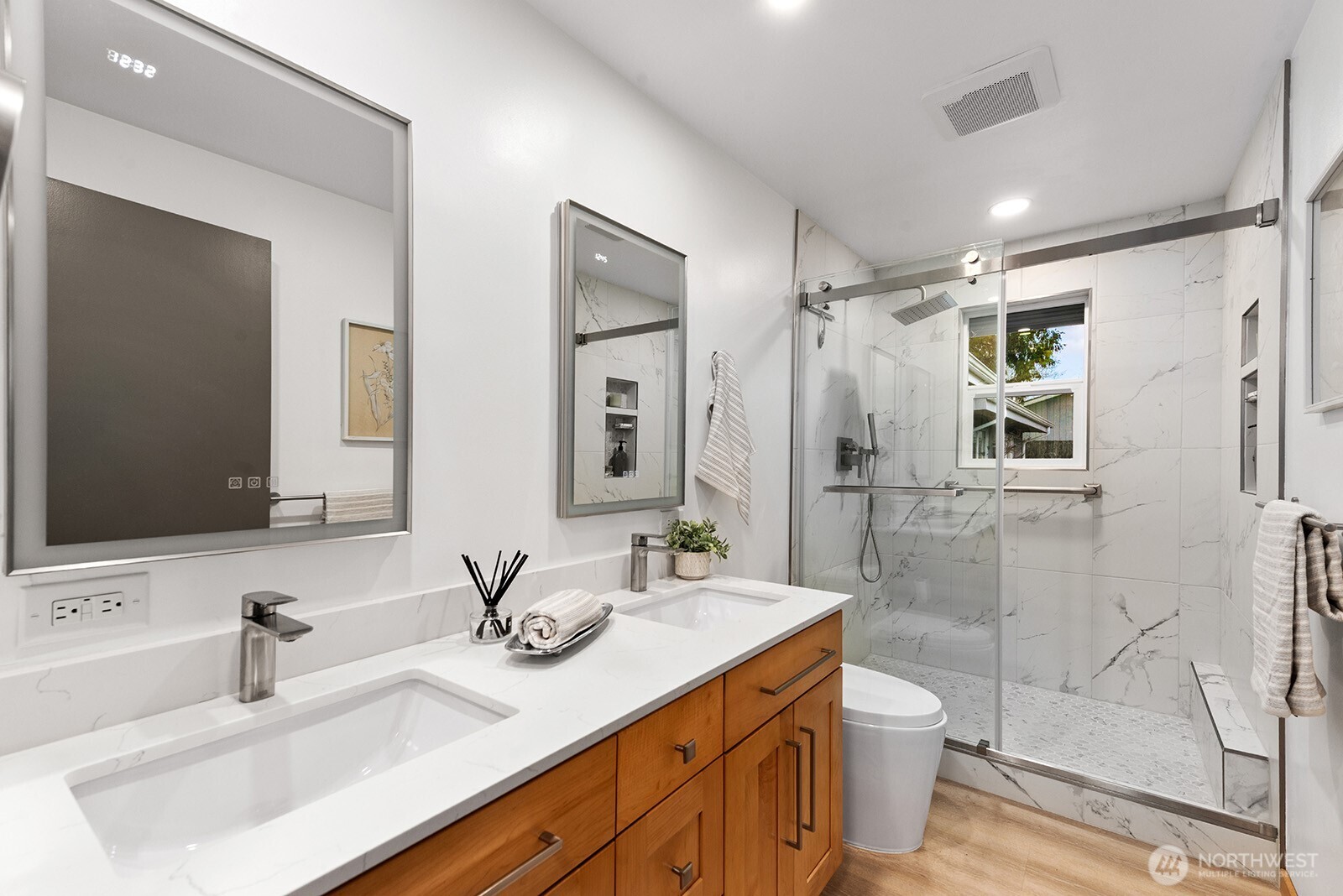 4902 NE 7th Place