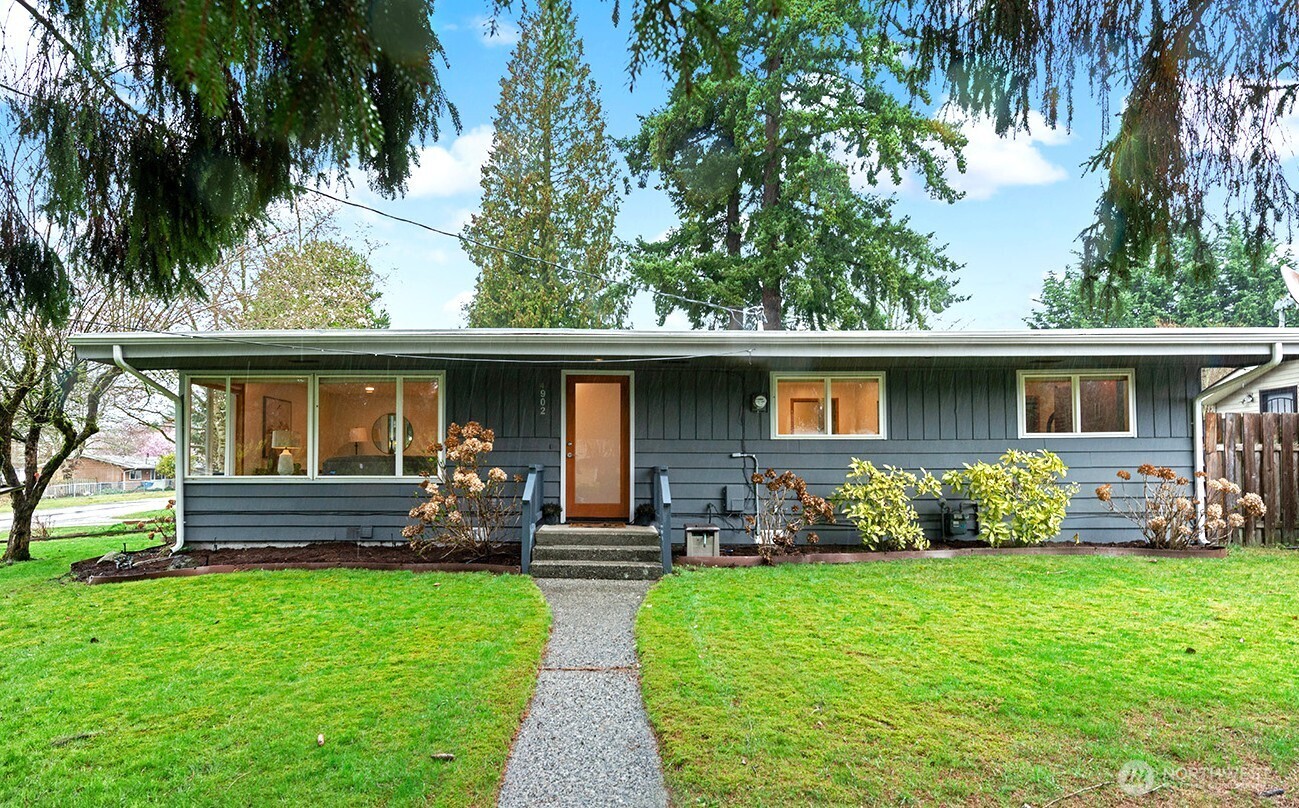 4902 NE 7th Place