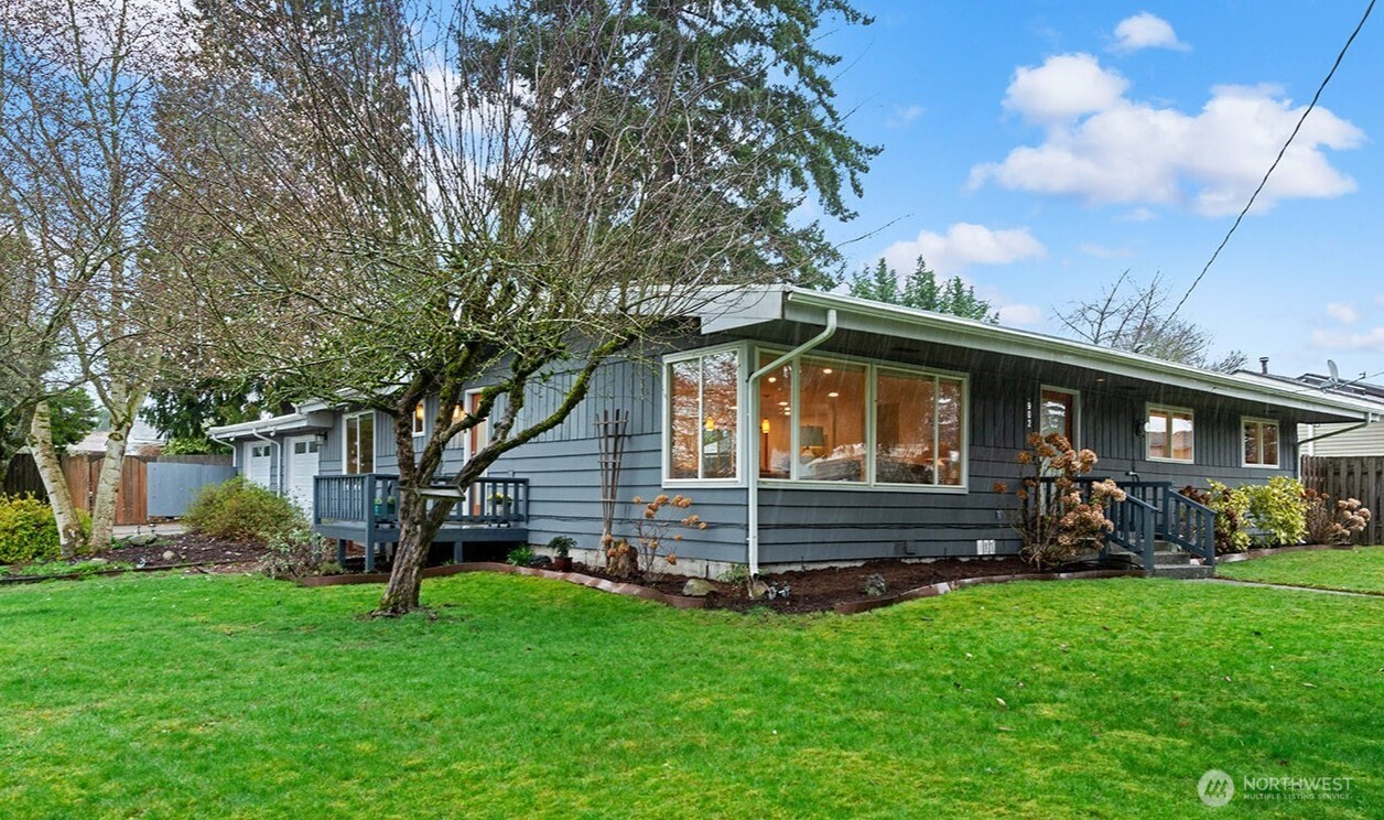 4902 NE 7th Place