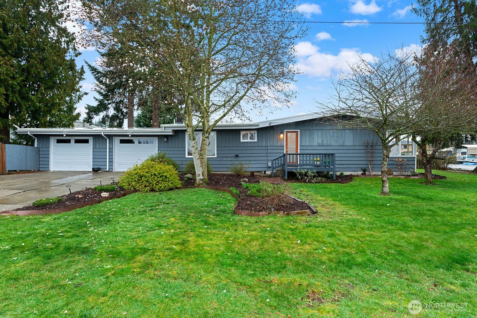 4902 NE 7th Place
