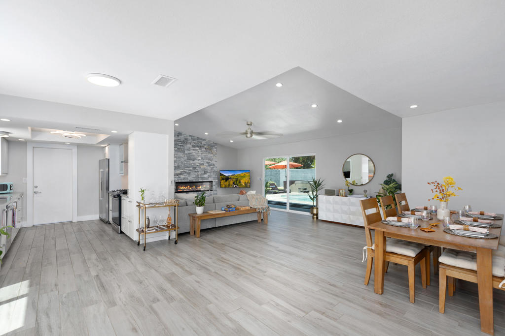 3365 E Avenida Fey Norte