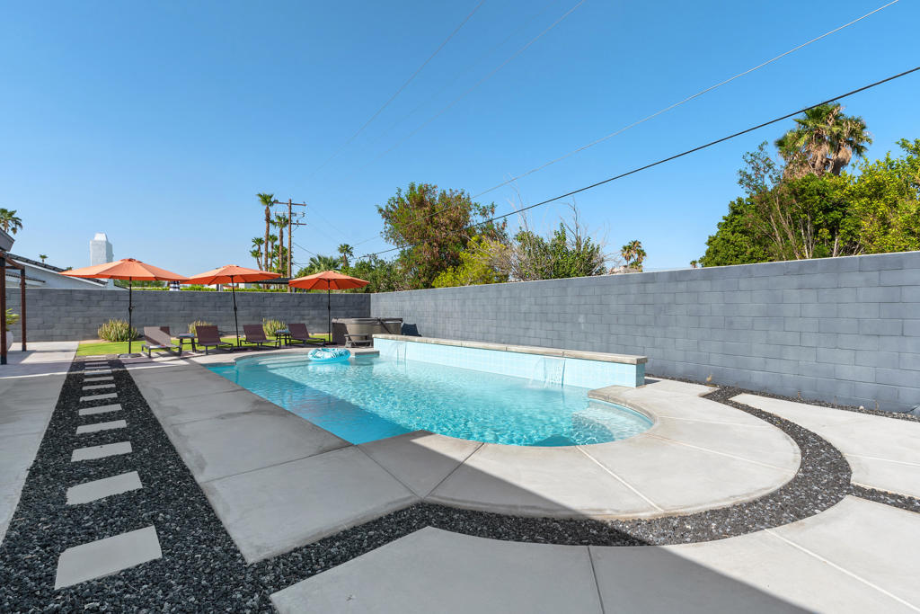 3365 E Avenida Fey Norte