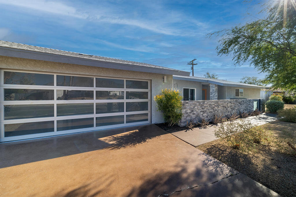 3365 E Avenida Fey Norte