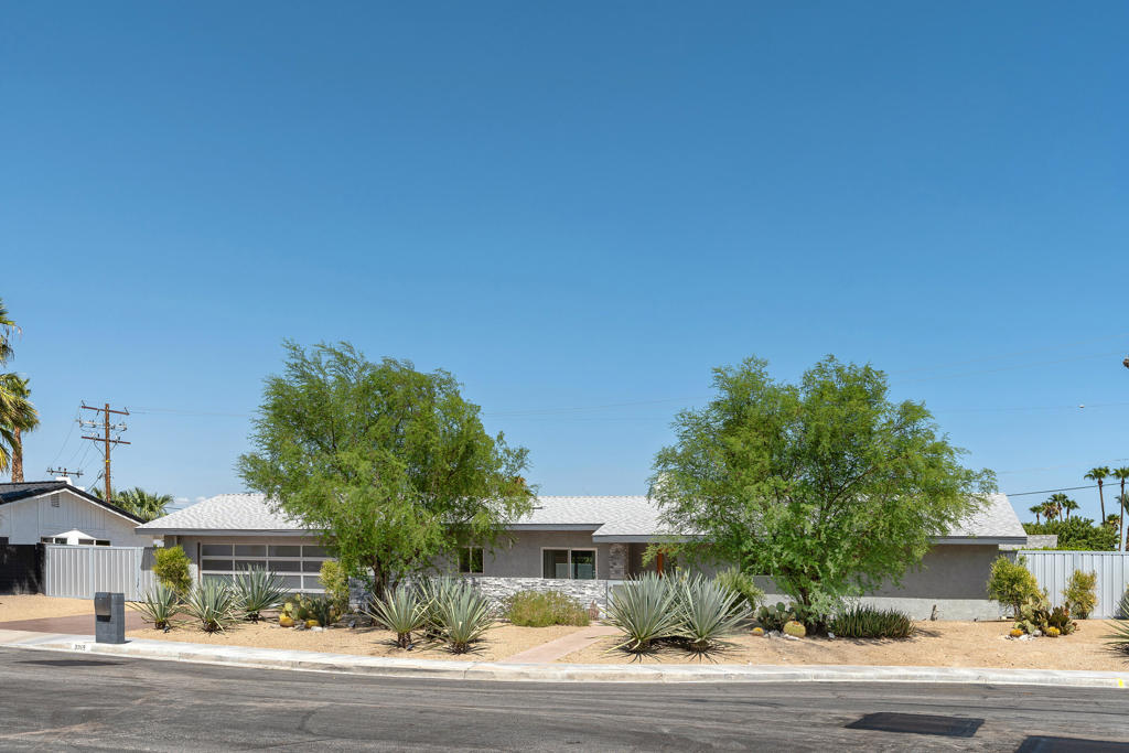 3365 E Avenida Fey Norte