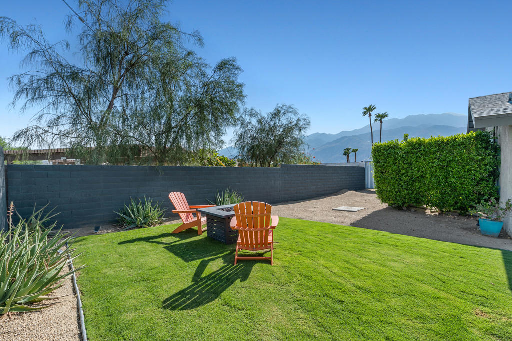 3365 E Avenida Fey Norte