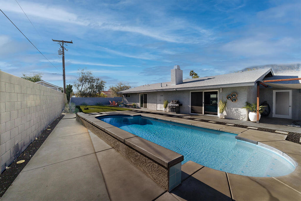 3365 E Avenida Fey Norte