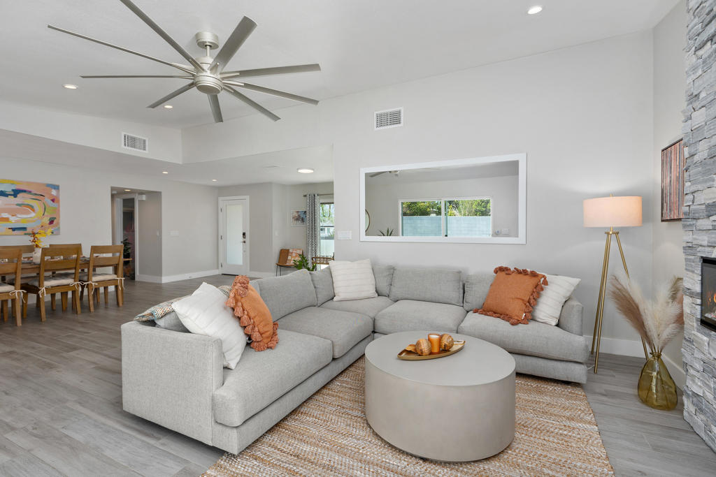 3365 E Avenida Fey Norte