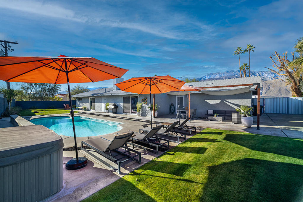 3365 E Avenida Fey Norte