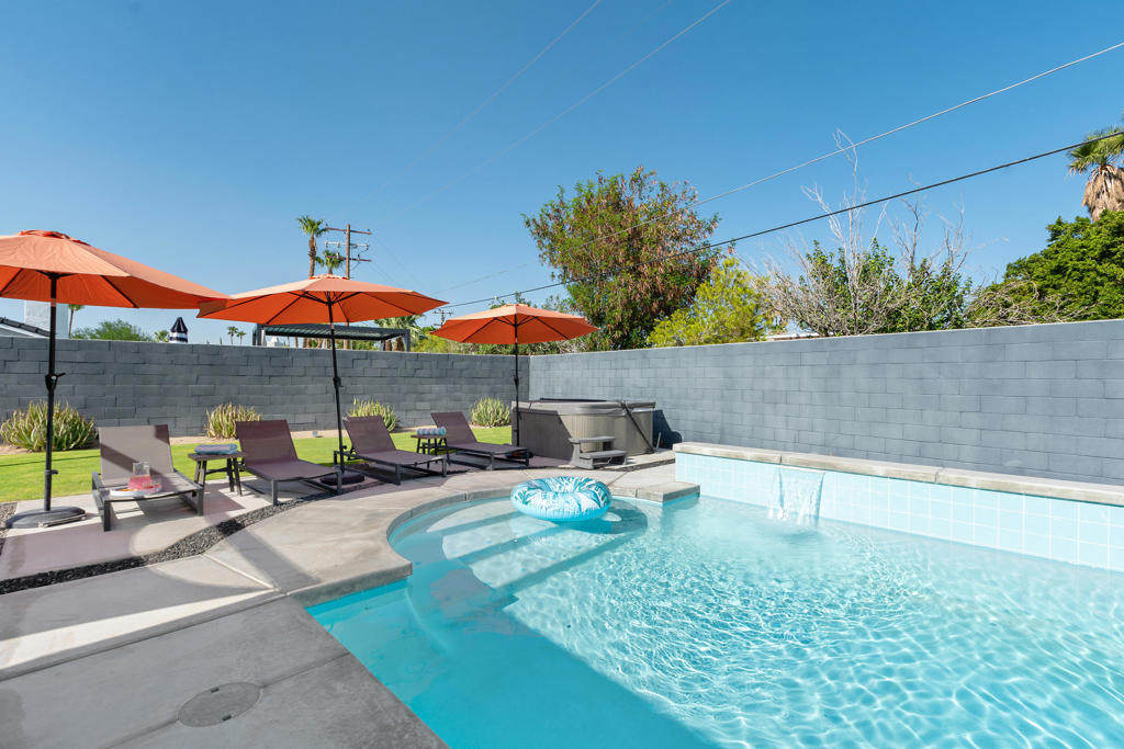 3365 E Avenida Fey Norte