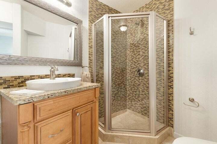 53533 Avenida Mendoza