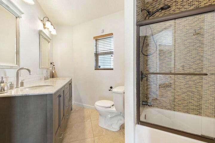 53533 Avenida Mendoza