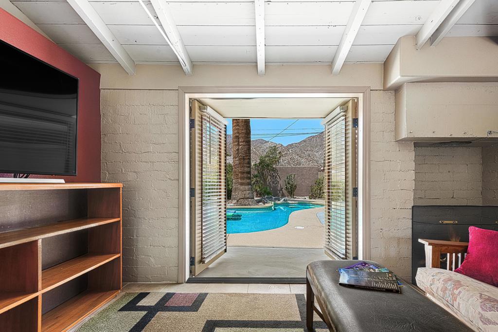 53945 Avenida Obregon