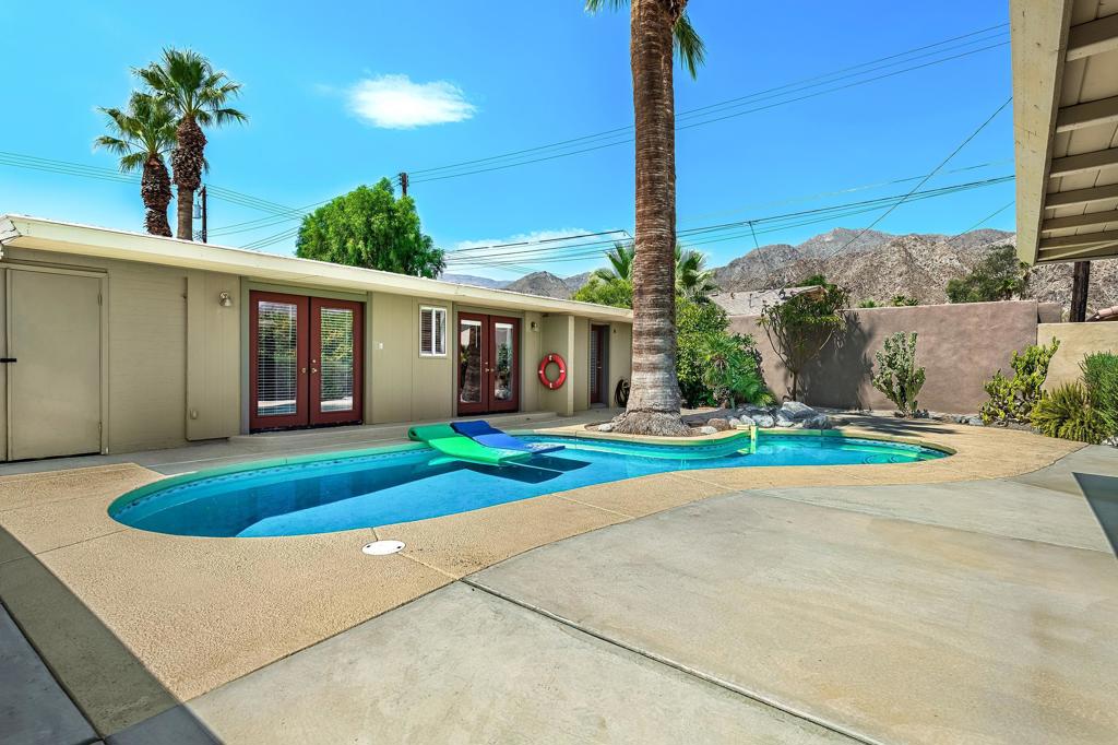 53945 Avenida Obregon