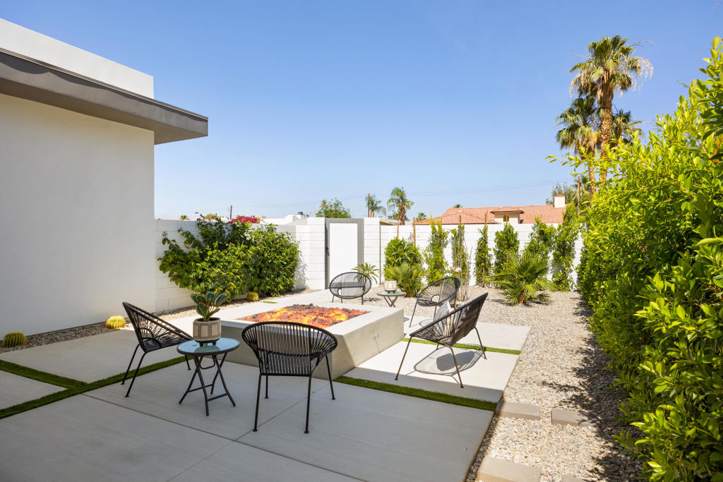 52085 Avenida Cortez