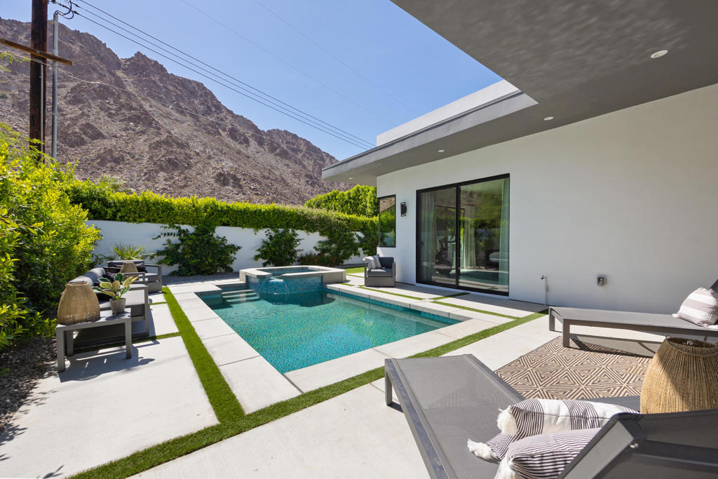 52085 Avenida Cortez