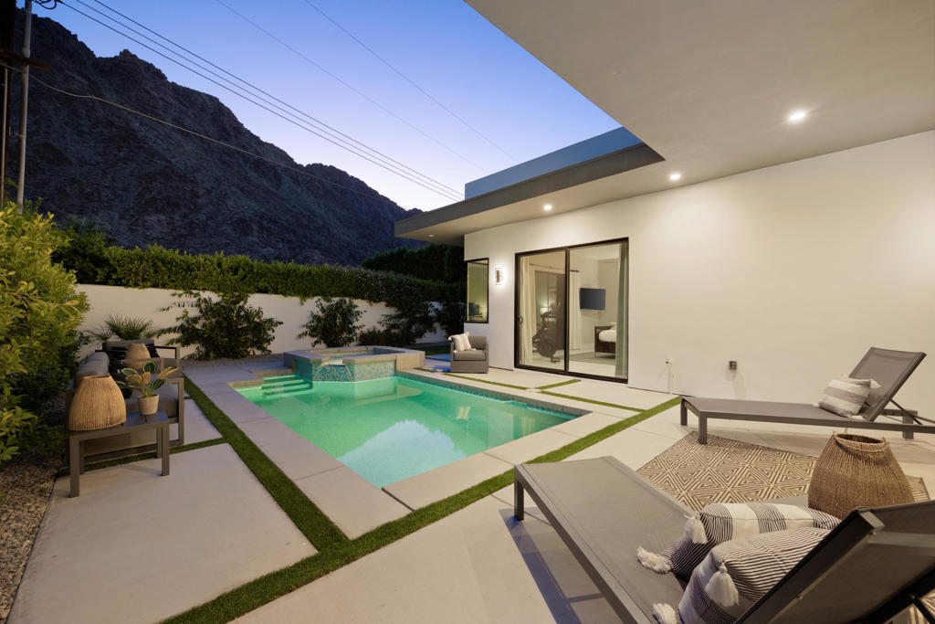 52085 Avenida Cortez