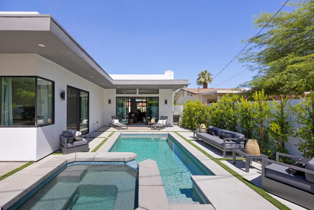 52085 Avenida Cortez